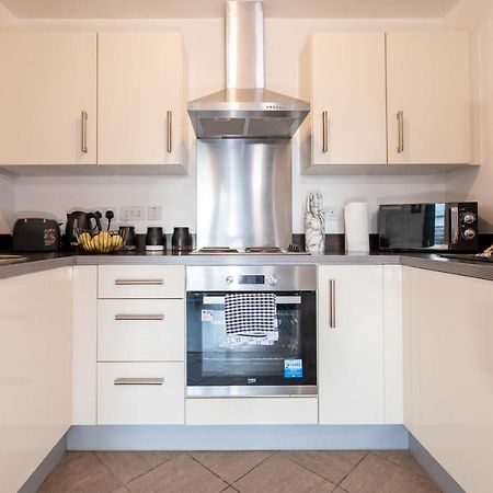 Caliber Stays Birmingham Bliss - Medusa Suite Apartments - Central 2-Bed Retreat - City Attractions, Sleeps 4, Free Netflix, Nearby Parking & Close Proximity - Bullring, Grand Central, The Cube - 5 Minutes Walk Екстериор снимка