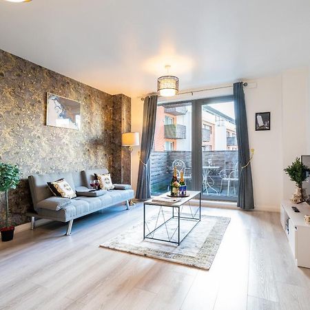 Caliber Stays Birmingham Bliss - Medusa Suite Apartments - Central 2-Bed Retreat - City Attractions, Sleeps 4, Free Netflix, Nearby Parking & Close Proximity - Bullring, Grand Central, The Cube - 5 Minutes Walk Екстериор снимка