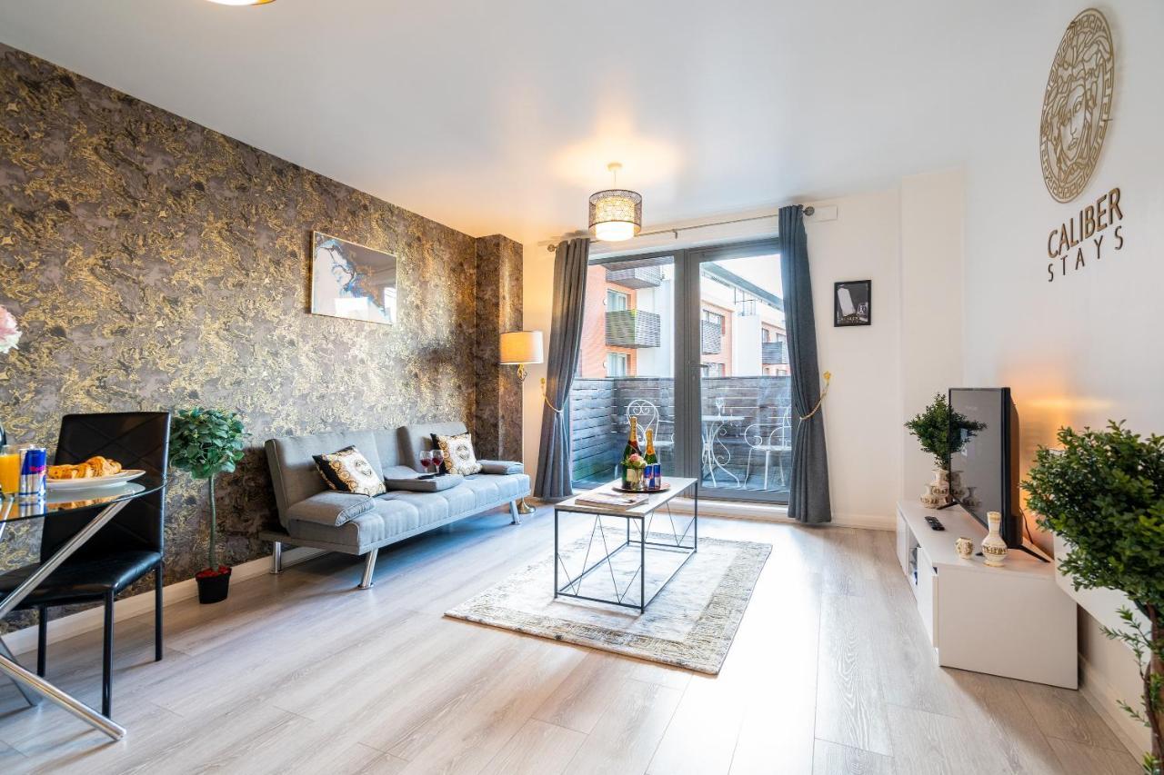 Caliber Stays Birmingham Bliss - Medusa Suite Apartments - Central 2-Bed Retreat - City Attractions, Sleeps 4, Free Netflix, Nearby Parking & Close Proximity - Bullring, Grand Central, The Cube - 5 Minutes Walk Екстериор снимка