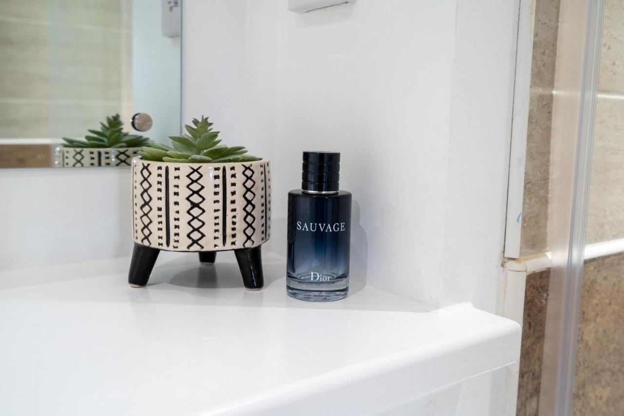 Caliber Stays Birmingham Bliss - Medusa Suite Apartments - Central 2-Bed Retreat - City Attractions, Sleeps 4, Free Netflix, Nearby Parking & Close Proximity - Bullring, Grand Central, The Cube - 5 Minutes Walk Екстериор снимка