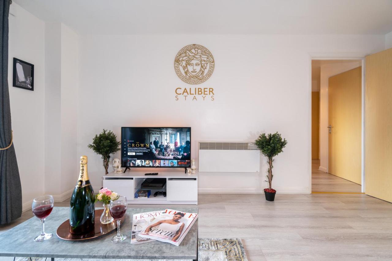 Caliber Stays Birmingham Bliss - Medusa Suite Apartments - Central 2-Bed Retreat - City Attractions, Sleeps 4, Free Netflix, Nearby Parking & Close Proximity - Bullring, Grand Central, The Cube - 5 Minutes Walk Екстериор снимка