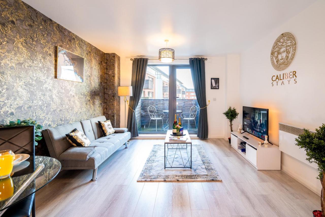 Caliber Stays Birmingham Bliss - Medusa Suite Apartments - Central 2-Bed Retreat - City Attractions, Sleeps 4, Free Netflix, Nearby Parking & Close Proximity - Bullring, Grand Central, The Cube - 5 Minutes Walk Екстериор снимка