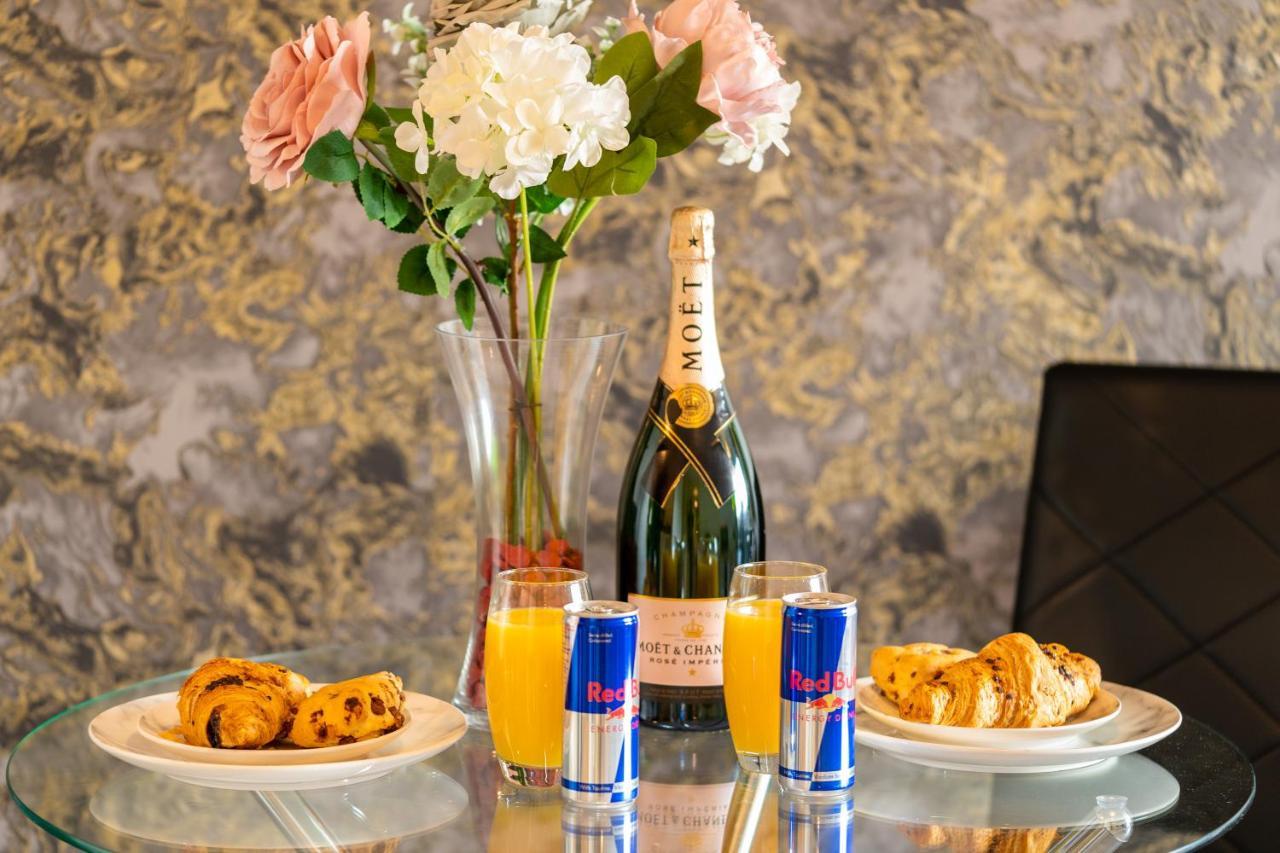 Caliber Stays Birmingham Bliss - Medusa Suite Apartments - Central 2-Bed Retreat - City Attractions, Sleeps 4, Free Netflix, Nearby Parking & Close Proximity - Bullring, Grand Central, The Cube - 5 Minutes Walk Екстериор снимка