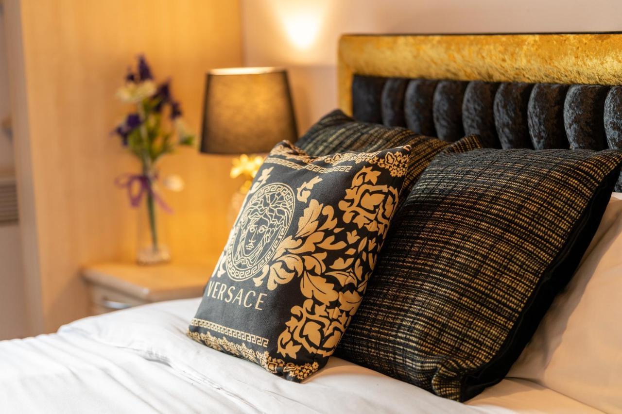 Caliber Stays Birmingham Bliss - Medusa Suite Apartments - Central 2-Bed Retreat - City Attractions, Sleeps 4, Free Netflix, Nearby Parking & Close Proximity - Bullring, Grand Central, The Cube - 5 Minutes Walk Екстериор снимка