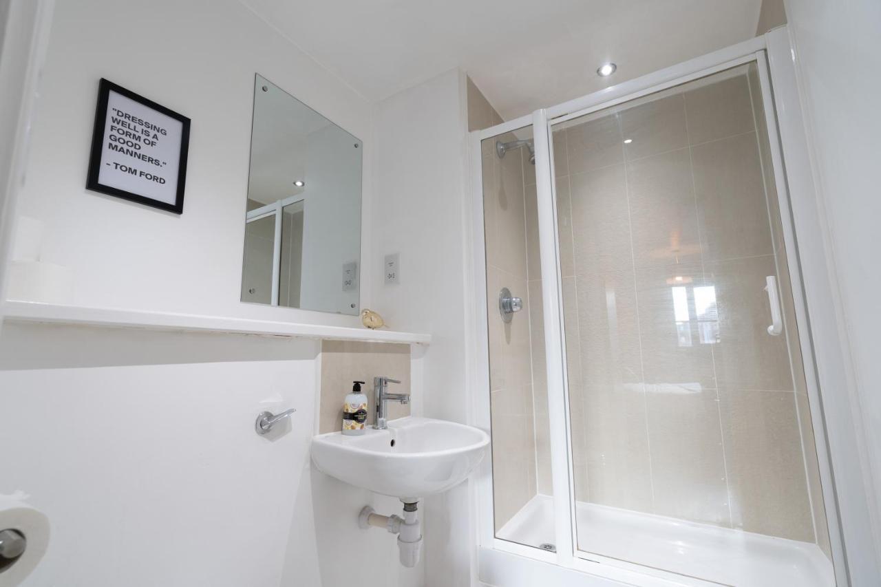 Caliber Stays Birmingham Bliss - Medusa Suite Apartments - Central 2-Bed Retreat - City Attractions, Sleeps 4, Free Netflix, Nearby Parking & Close Proximity - Bullring, Grand Central, The Cube - 5 Minutes Walk Екстериор снимка