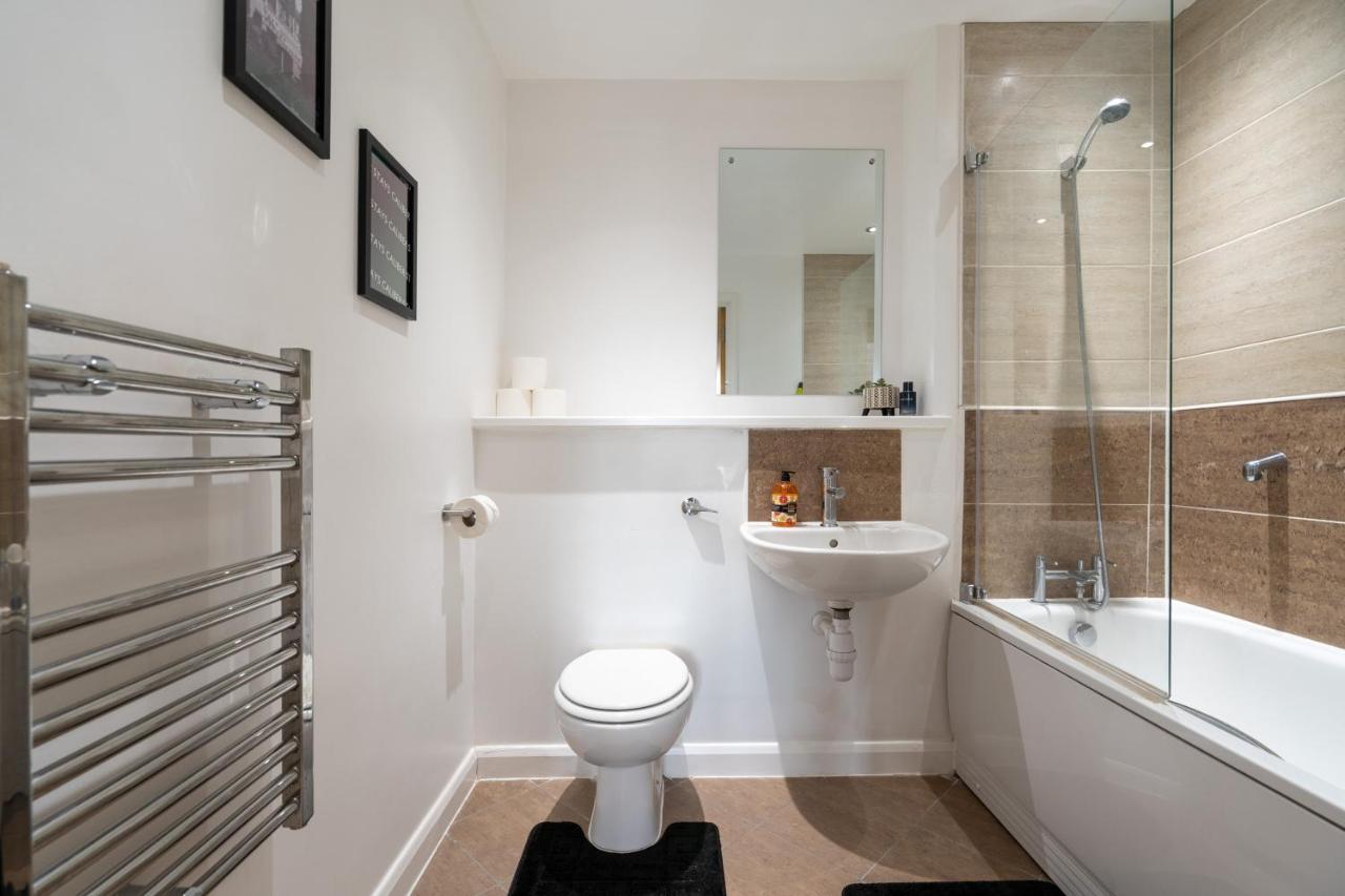 Caliber Stays Birmingham Bliss - Medusa Suite Apartments - Central 2-Bed Retreat - City Attractions, Sleeps 4, Free Netflix, Nearby Parking & Close Proximity - Bullring, Grand Central, The Cube - 5 Minutes Walk Екстериор снимка