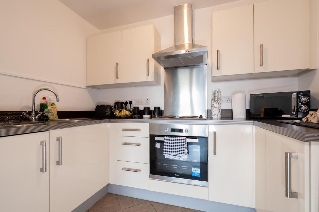 Caliber Stays Birmingham Bliss - Medusa Suite Apartments - Central 2-Bed Retreat - City Attractions, Sleeps 4, Free Netflix, Nearby Parking & Close Proximity - Bullring, Grand Central, The Cube - 5 Minutes Walk Екстериор снимка